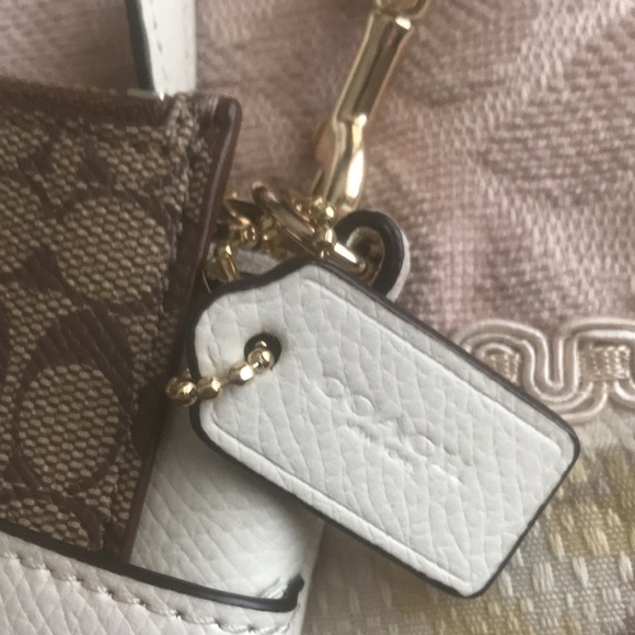 Coach cream mini bag with detachable pouch used - Picture 9 of 13